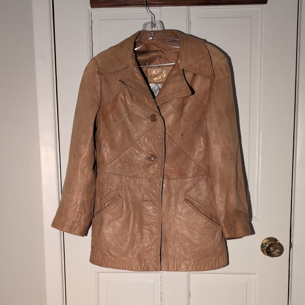 Marvin Oreck Tan Leather Jacket with Notched Lapel and Relaxed Fit,